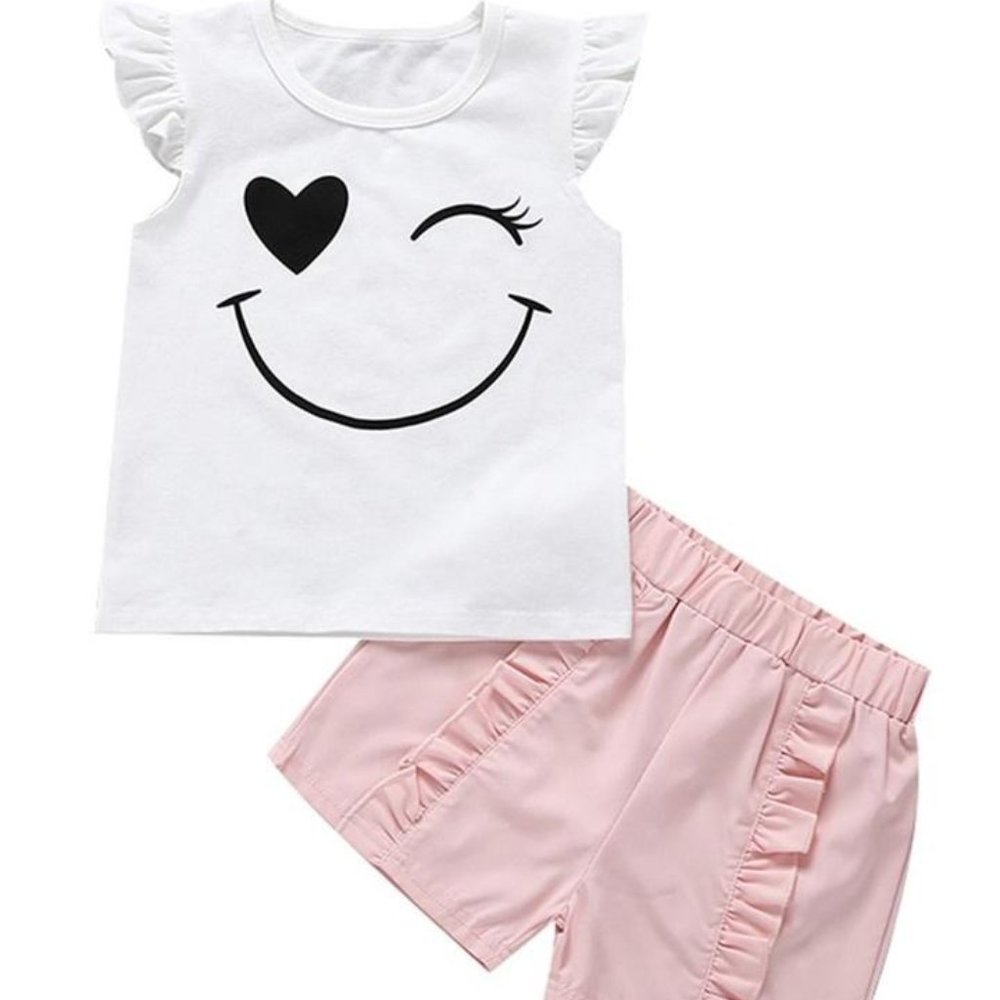 GIRL SMILE T-SHIRT WITH PINK SHORTS